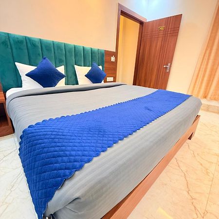 Hotel Tulip Light Mathura Buitenkant foto