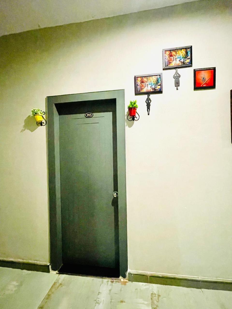 Hotel Tulip Light Mathura Buitenkant foto