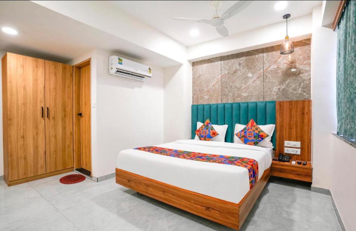 Hotel Tulip Light Mathura Buitenkant foto