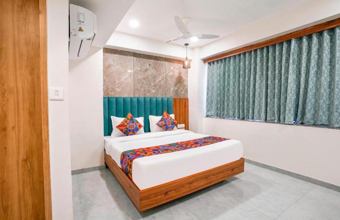 Hotel Tulip Light Mathura Buitenkant foto